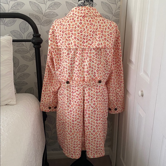 Women’s Lands’ End pink & orange floral trench coat trending fall 2025 - Picture 3 of 10
